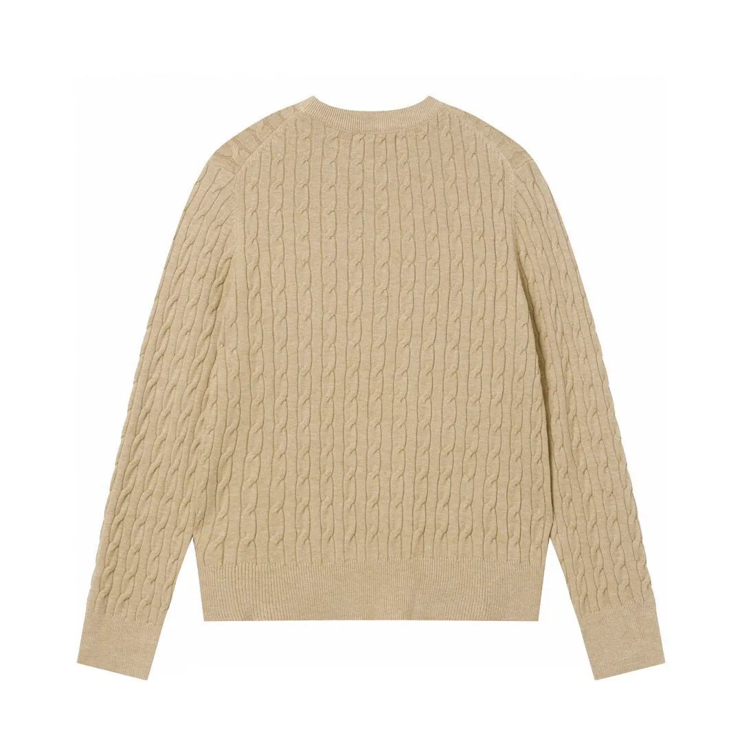 P186 Style No.: 601 -Ralph Lauren RL classic war horse logo embroidered pullover long-sleeved sweater on the chest -The item is made of custom-dyed and custom-spun yarn, purchased from the original version. A full set of customized accessories. Details determine success or failure. Heavy new autumn and winter product. High weight. Soft and delicate. The upper body effect is very nice. Loose fit. Women's model. -Color: white, gray, navy blue, red, khaki, blue, pink. -Sizes: S / M/ Ｌ S size 80-100 jins, M size 100-120 jins, Large size 120-135 jins
